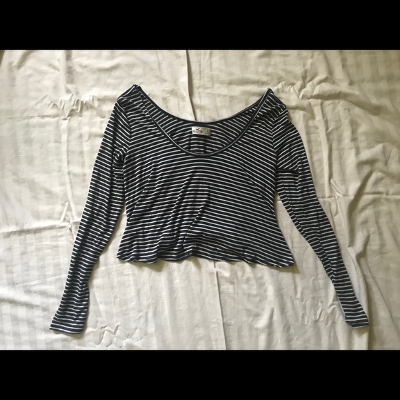 Hollister Cropped Long Sleeve - Picture 2 of 4